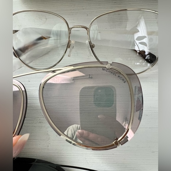 Michael Kors 3in1 pilot optical frames and sunglasses - Picture 6 of 7